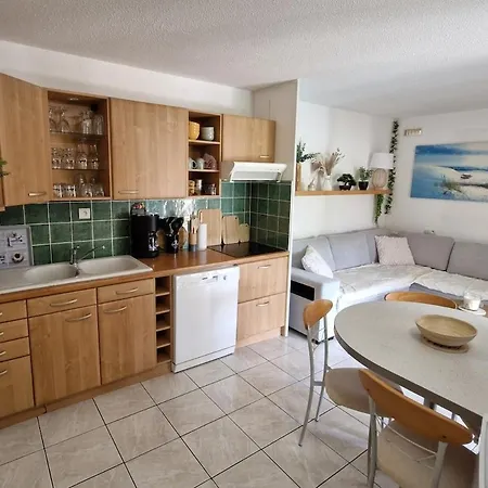 T2 Rez-de-jardin St Cyprien Apartment *