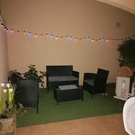 T2 Rez-de-jardin St Cyprien Apartmán *